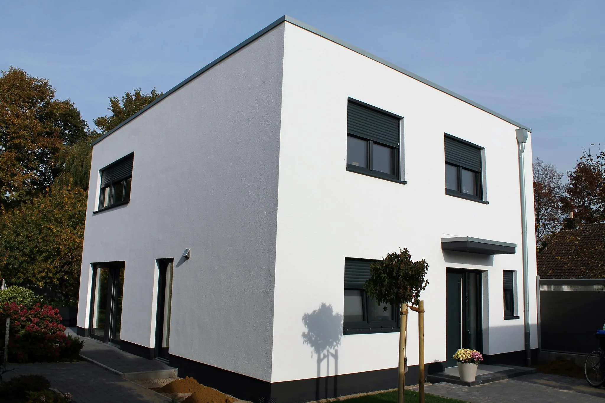 Modernisierte Gebäudefront mit WDVS