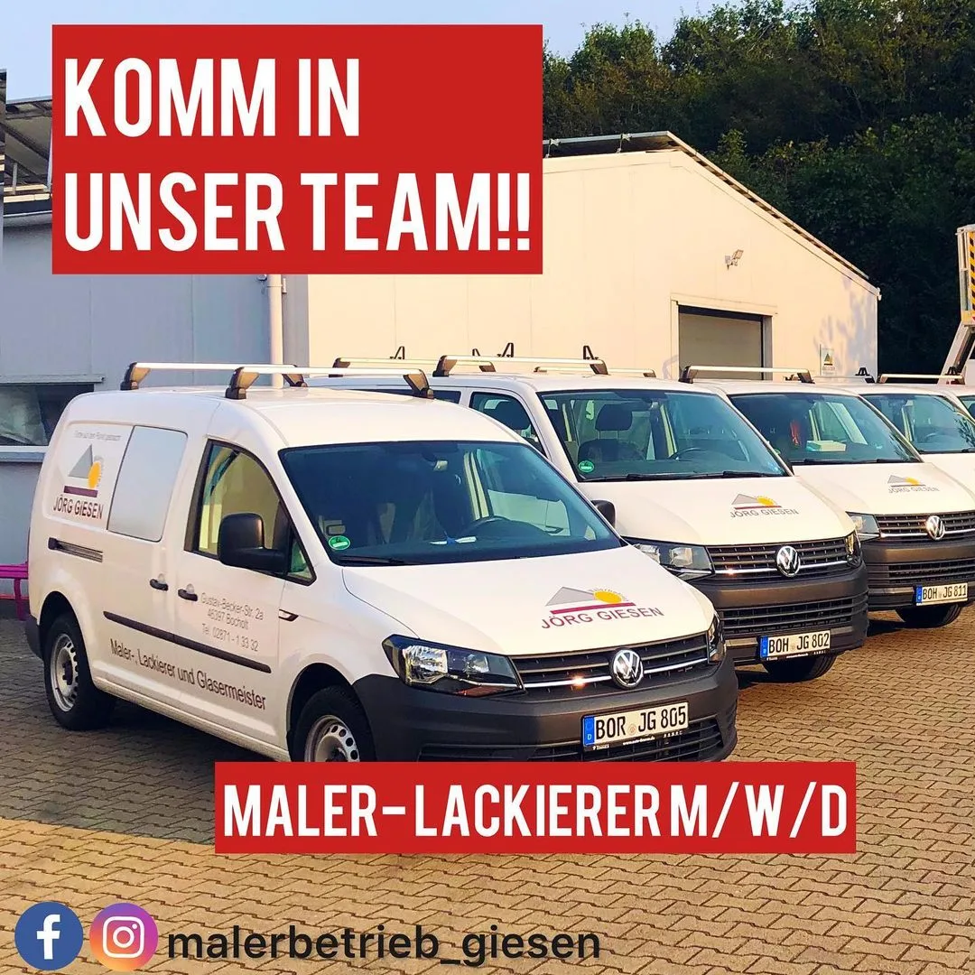 Maler bei der Arbeit an einer Fassade